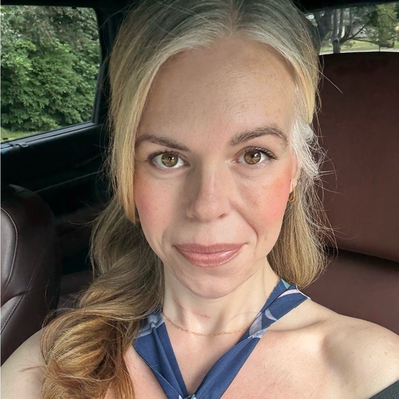 Meet your Posher, Shana - Picture 1 of 4